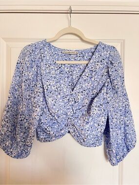 Abercrombie & Fitch Blue Floral Twist blouse